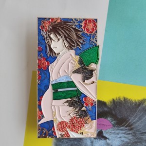 Kreskówka Modny Masowy Przezroczysty Szkło Dziewczyna Twardy Anime Metal Pin Niestandardowe Logo Wykonane Emaliowane Pin Produkcja