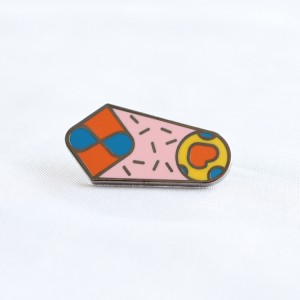 Fabriksanpassade Pins Mental Brown Roller Winged hård emalj Pin Customization