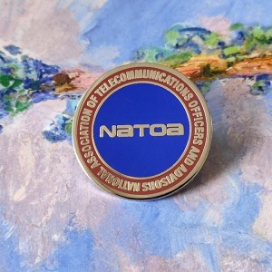 High Quality Custom Crafts Hard Enamel Foot Ball Lapel Pin kanggo Hadiah