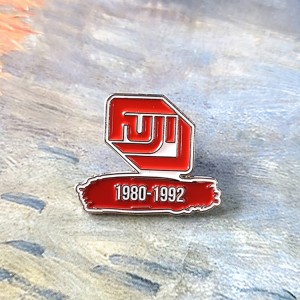 High Quality Custom Crafts Hard Enamel Foot Ball Lapel Pin kanggo Hadiah