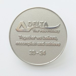 Producent Twarda broszka Metalowa słodka odznaka Logo na zamówienie Miękka magnetyczna szpilka do klapy Szpilki emaliowane na zamówienie
