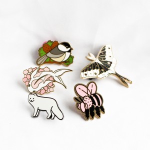 Factory Custom Bee Enamel Pins Cute Lapel Pins Manufacture Enamel Pin No Minimum