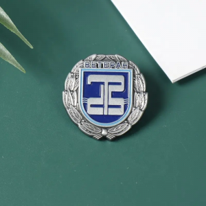 China factory manufacturer wholesaler metal badge service award pin soft hard enamel pin custom