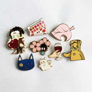 Small quantity no MOQ China factory manufactuer custom wholesale cartoon lapel pins enamel pin custom hard