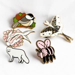 China Factory manufacturer custom made high quality metal lapel pin glitter cartoon enamel pins