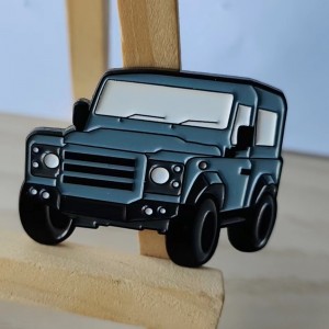 Producent fabryczny Wysokiej jakości mosiężne szpilki popularne seksowne broszki perłowe odznaki szpilki personalizacja miękka twarda emalia niestandardowa