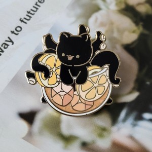 Best Sell Design Fashion Show Clothes Decoration Gifts Soft Hard Enamel Colorful Custom Logo Lapel Pin Badge with Glitter